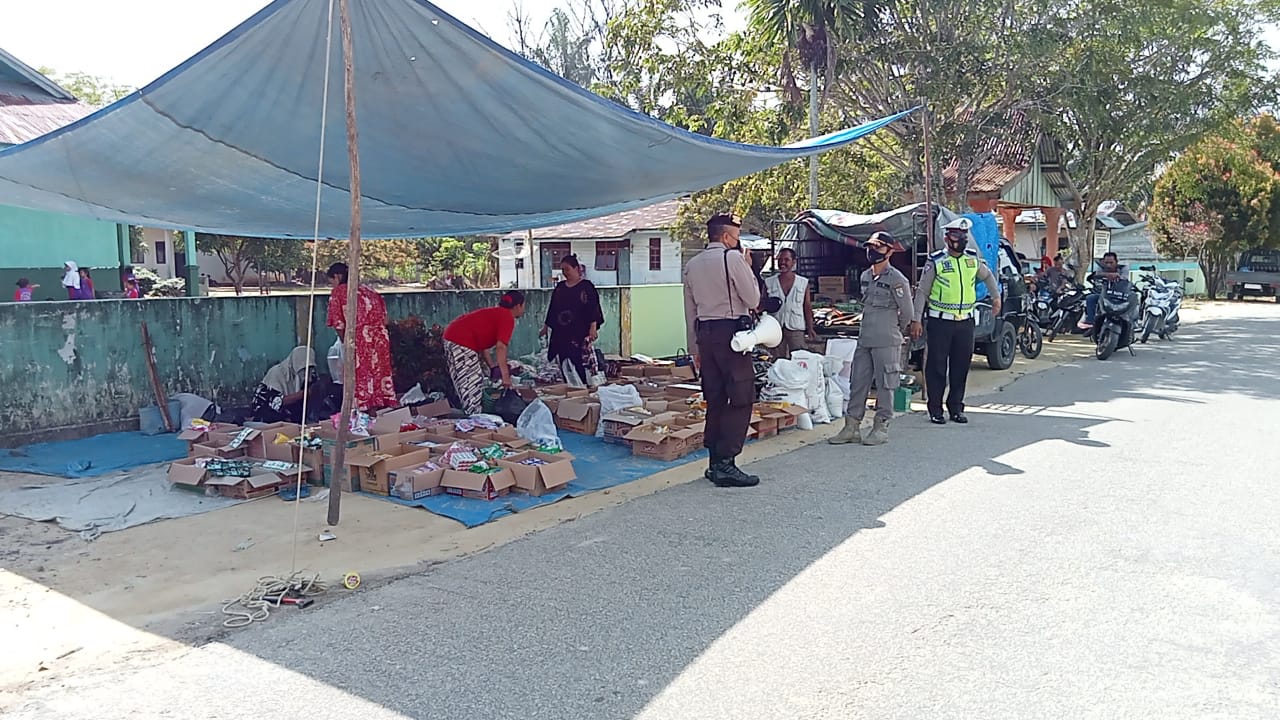 Sosialisasi Instruksi Mendagri Terkait Prokes, Polsek Pangkalan Kuras Sambangi Pasar
