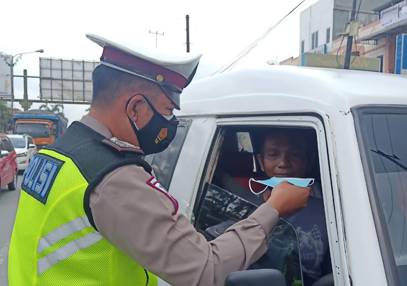 Polsek Pangkalan Kerinci Laksanakan Giat PPKM di Pos Pantau Mandiri Swalayan