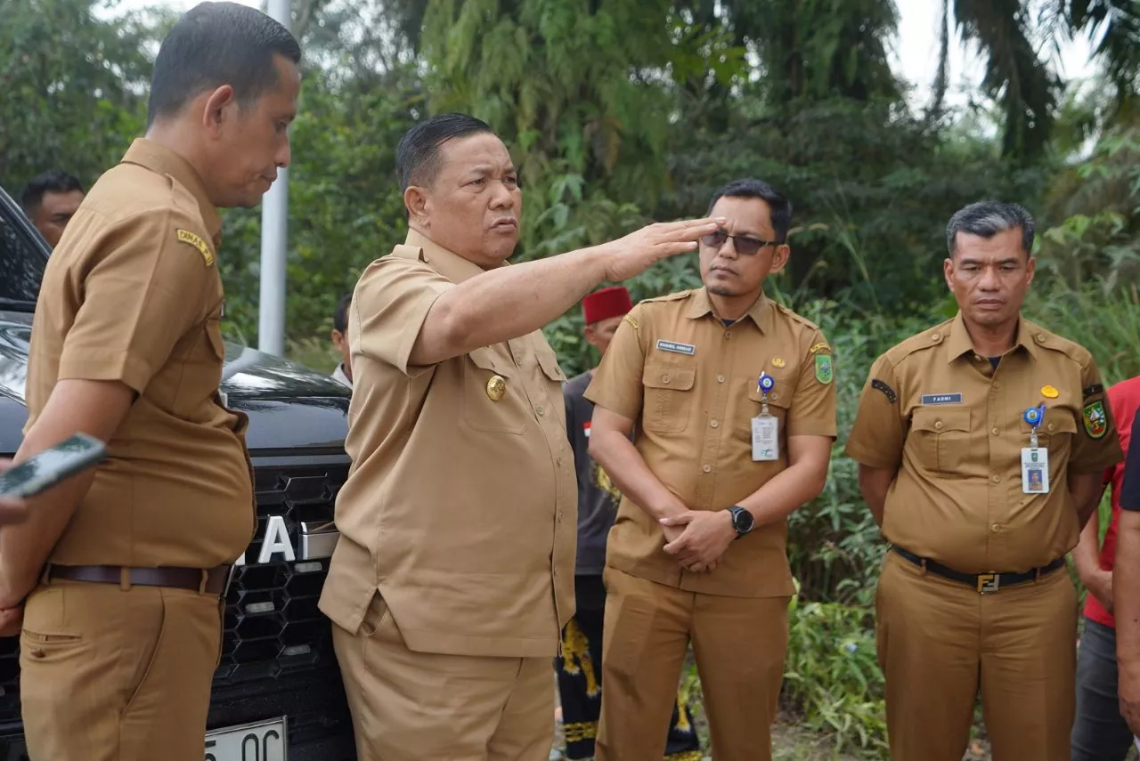 Plt Gubri Perbaiki Akses Jalan Menuju SMAN 8 Dumai, Dukung Infrastruktur Pendidikan