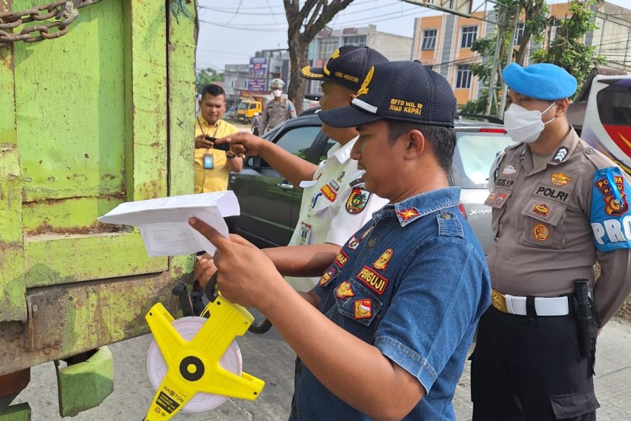 56 Pengendara Terjaring Operasi Patuh di Pekanbaru, Mayoritas Langgar Muatan Barang