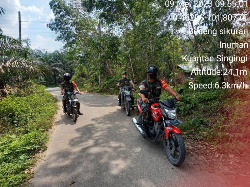 Babinsa Koramil 06/Cerenti Dim 0302/Inhu Ajak Warga Lakukan Patroli Di Lahan Dan Perkebunan Untuk Antisipasi Karhutla