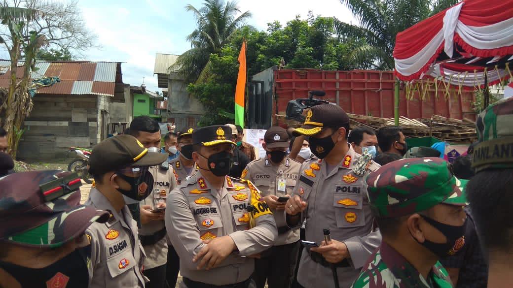 Pastikan Pilkada Berjalan Aman Damai Dan Patuhi Prokes, Kapolda Riau Bersama Forkopimda Lakukan Peninjauan TPS Di Rohul Dan Dumai