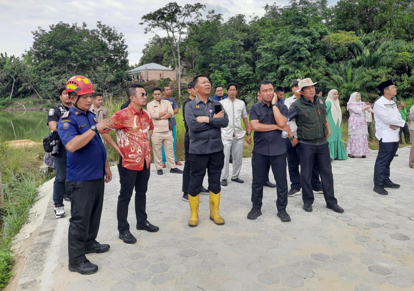 Pj Wako Pekanbaru Tinjau Langsung Lokasi Kebakaran Gedung Lipat Kajang