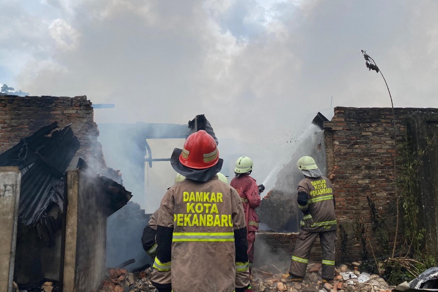 Kebakaran Hebat di Sukajadi Pekanbaru, Tiga Rumah Ludes Terbakar