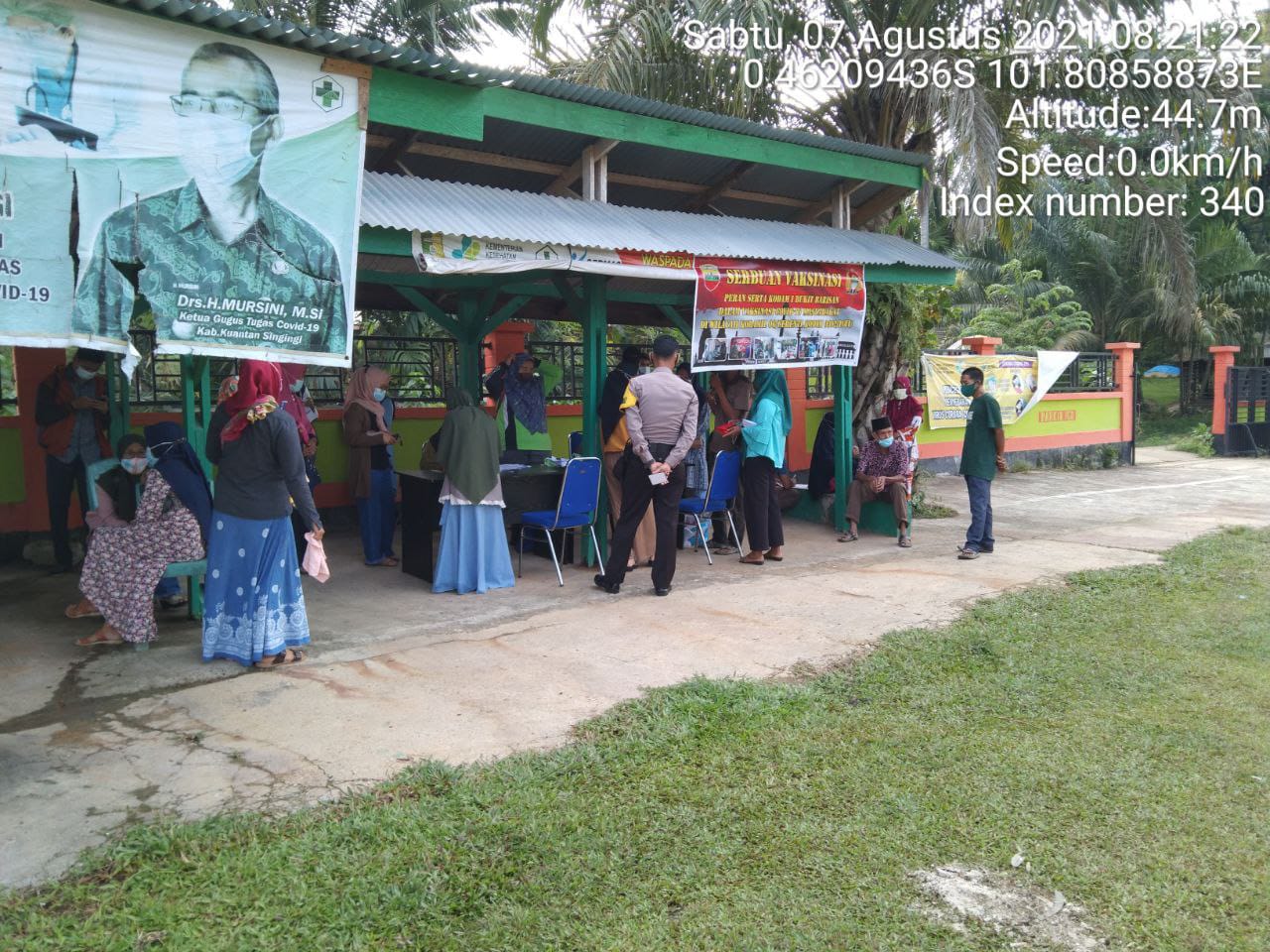 Koramil 06/Cerenti Kodim 0302/Inhu Melaksanakan Serbuan Vaksinasi Kepada Warga Kecamatan Inuman, Kabupaten Kuantan Singingi