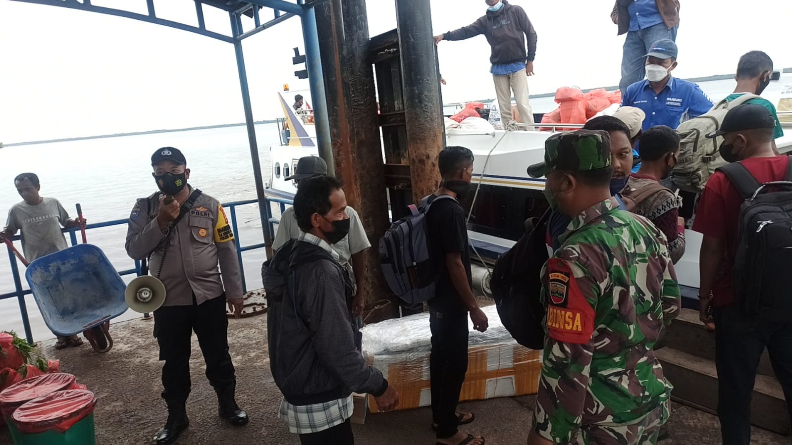 Personel Polsek Kuala Kampar Tingkatkan Penanganan Covid-19 di Masa PPKM