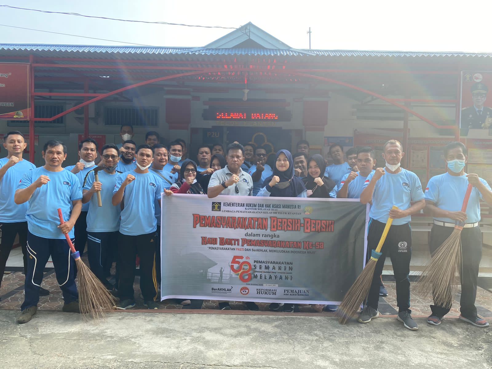 Pemasyarakatan Bersih-Bersih!!!, Lapas Teluk Kuantan Kanwil Kemenkumham Riau Laksanakan Penggeledahan Dan Gotong Royong Dilingkungan Kantor