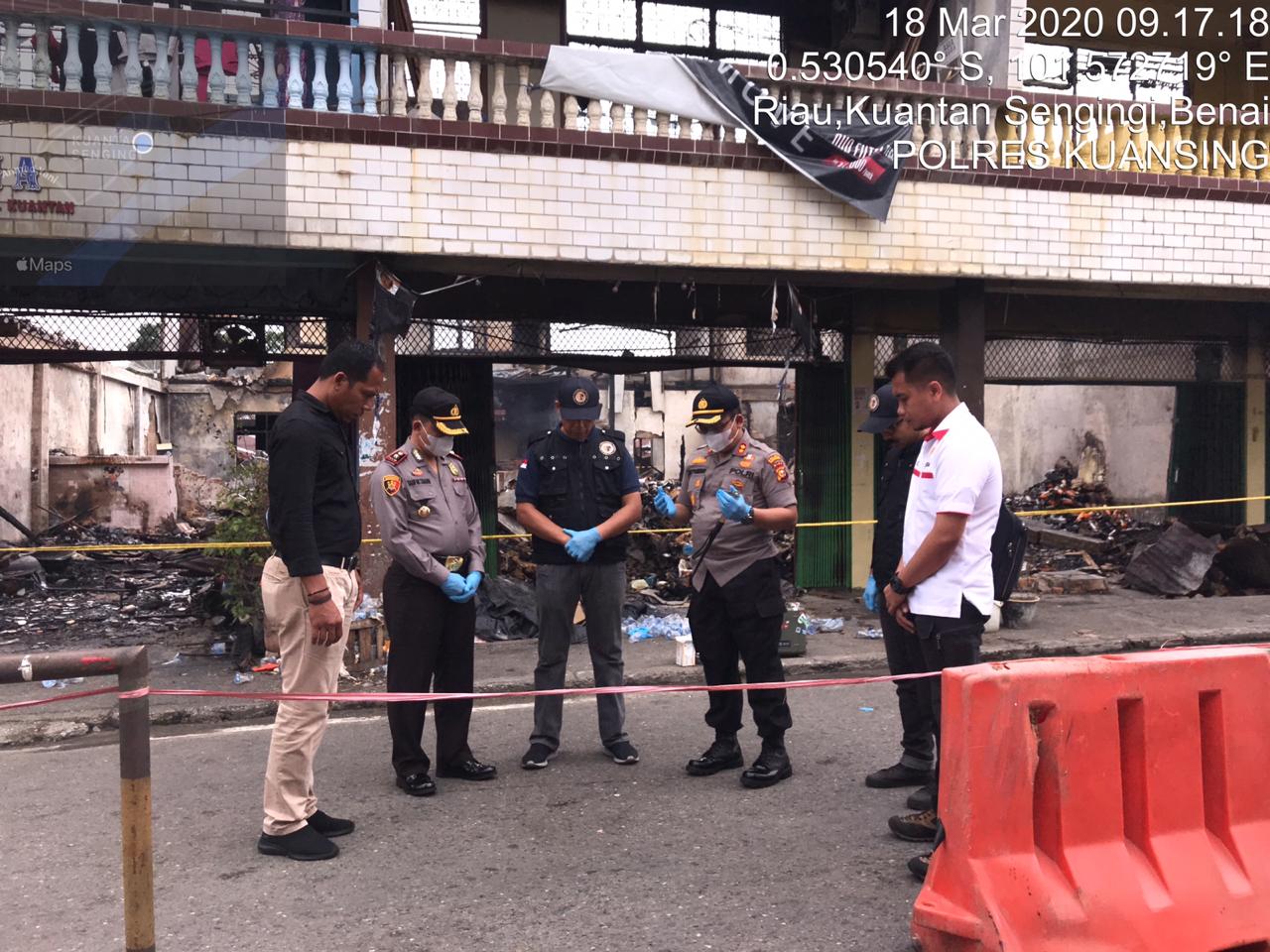 Guna menyelidiki penyebab Kebakaran, Polres Kuansing hadirkan Puslabfor Cabang Medan untuk lakukan Olah TKP Kebakaran.