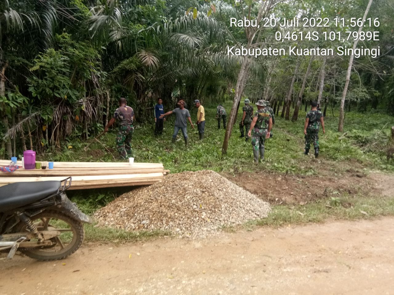 Babinsa Koramil 06/Cerenti dan Koramil Jajaran Kuansing Kodim 0302/Inhu Cek Lokasi/Meninjau Sasaran Masing-Masing Pra TMMD Ke 114 di Kecamatan Inuman