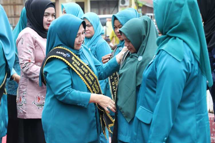 Lantik Ratusan Bunda Asuh Stunting,  Hj. Yulia Herma Suhardiman Ini Bukti Nyata Keseriusan Kuansing, Turunkan Angka Stunting
