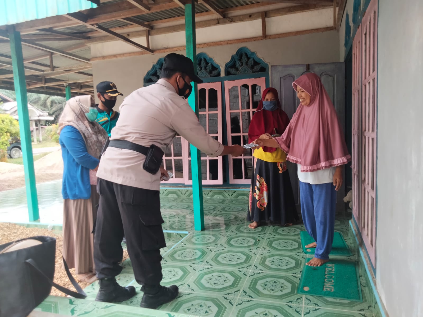 Polsek Pangkalan Lesung Kembali Laksanakan Tracking Kontak Pasien Terkonfirmasi Covid-19