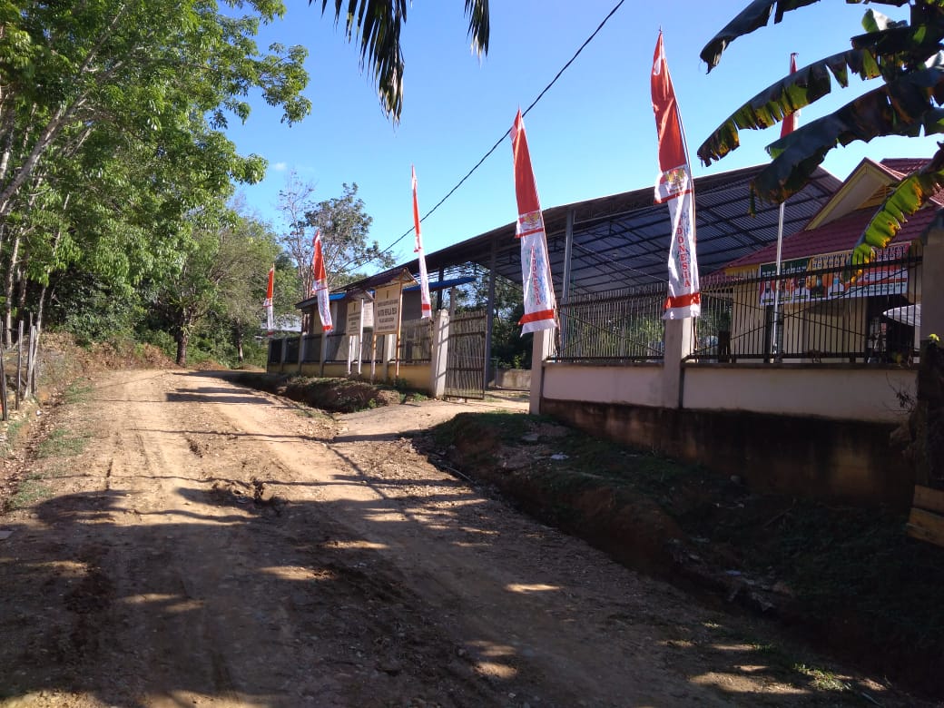 Masyarakat Desa Pulau Baru Kopah Harapkan Jalan Ke Kantor Desa di Aspal