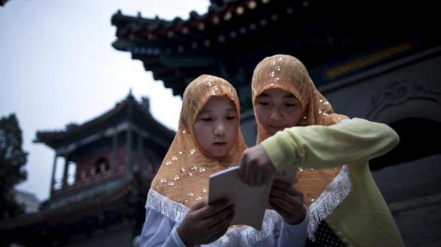 Di Xinjiang Cina, Guru dan Murid Dilarang Berpuasa