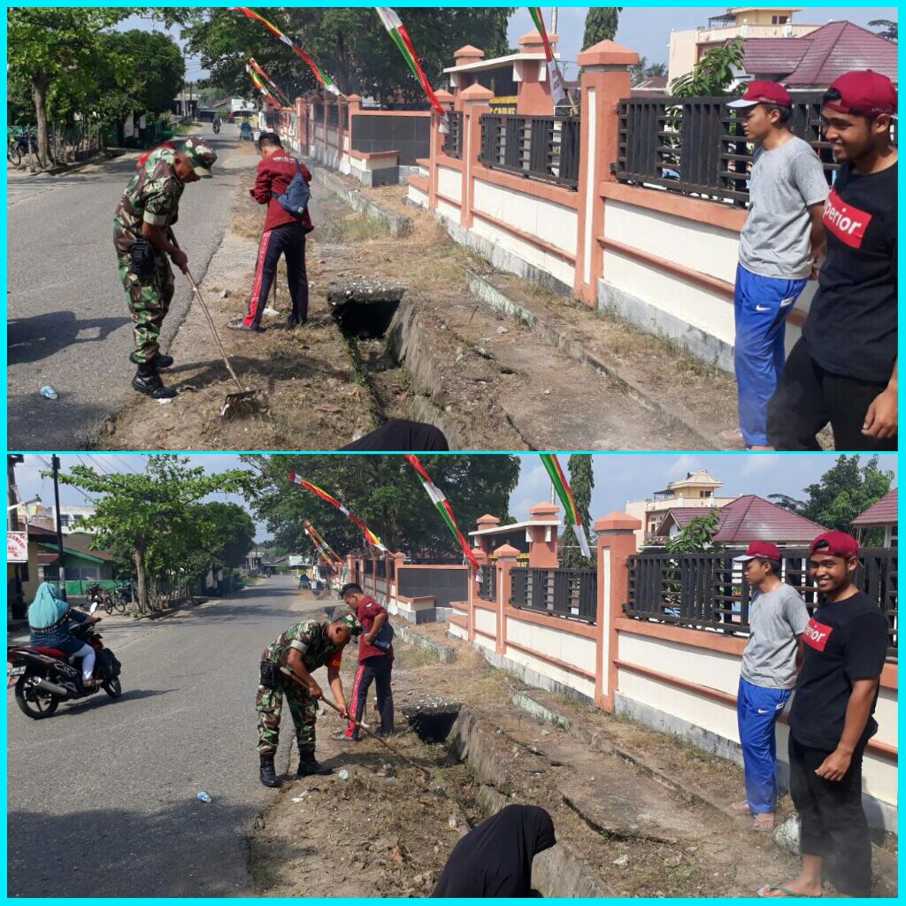 Anggota Koramil Kuantan Hilir Dan Pegawai Kantor Camat Kuantan Hilir Seberang Membersihkan Perkarangan Kantor Camat.