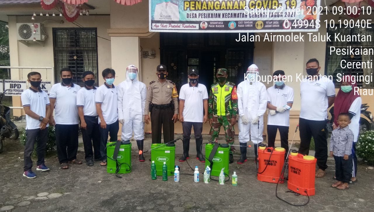 Babinsa Koramil 06/Cerenti, Bhabinkamtibmas Polsek Cerenti Dan Satgas Posko PPKM Mikro Lakukan Penyemprotan Disinfektan