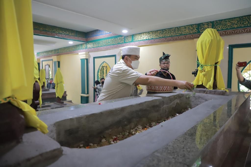 Kapolda Riau Ziarah Makam Marhum, Pendiri Kota Pekanbaru