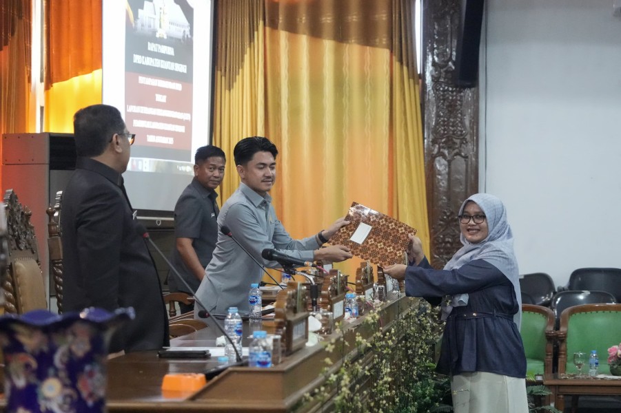 DPRD Kuansing Menggelar Rapat Paripurna Dengan Agenda Penyampaian Rekomendasi DPRD Terhadap LKPJ Bupati Tahun Anggaran 2025