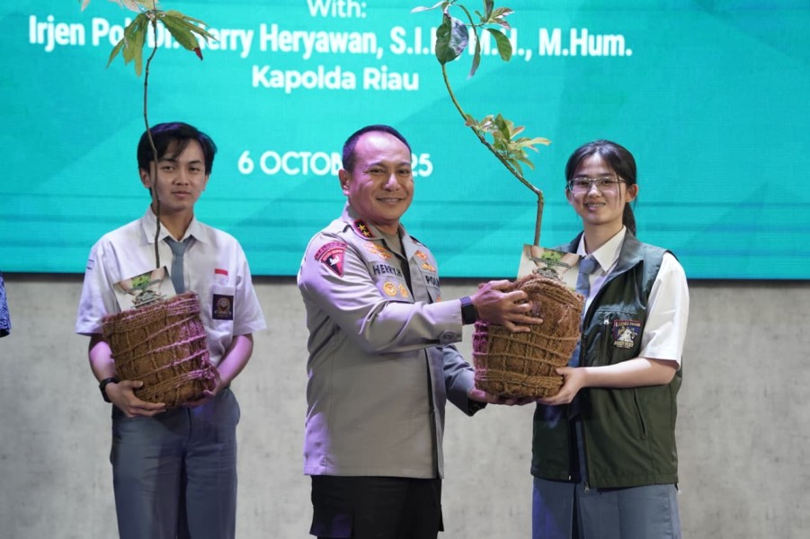 Dari Sekolah untuk Bumi Hijau, Kapolda Riau Dorong Pelajar Jadi Pelopor Lingkungan