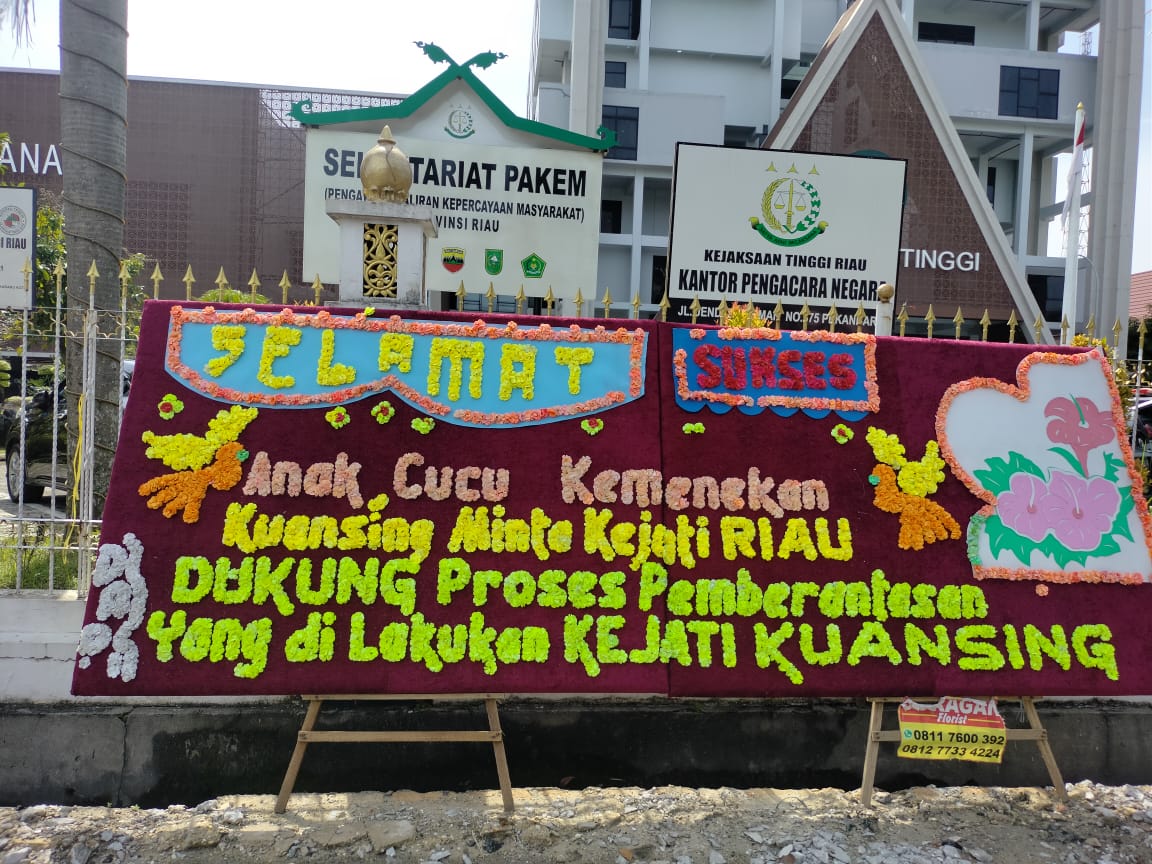 Kajati Riau Mendapat Kiriman Papan Bunga, Sebagai Apresiasi Masyarakat Terhadap Penegak Hukum. Ini Tanggapan Hadiman