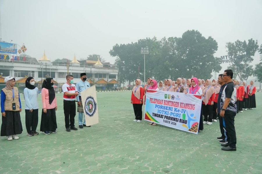 Pj Sekda Kuansing Lepas Kontingen Porseni IGTKI, Beri Motivasi untuk Tampil Terbaik