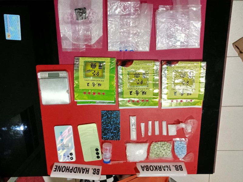 Puluhan Butir Pil Ekstasi dan Sabu Diamankan dari Dua Tersangka di Kampar