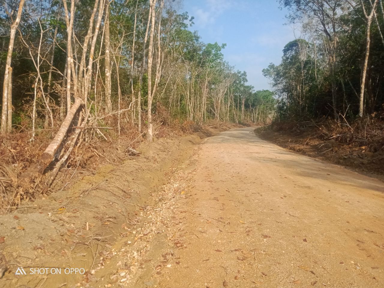 Satgas TMMD Ke-114 Kodim 0302/Inhu dan Babinsa Koramil 06/Cerenti Kodim 0302/Inhu, Rampungkan Pembangunan Jalan Baru