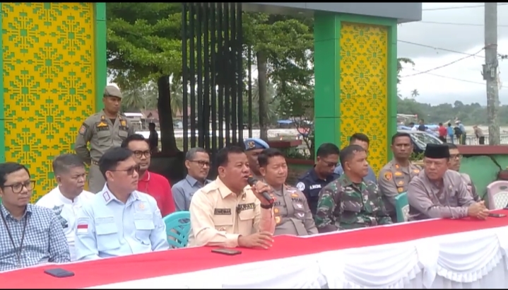 Air Sungai Kuantan Mulai Jernih;  Bupati Suhardiman Apresiasi  Komitmen Kapolda Riau