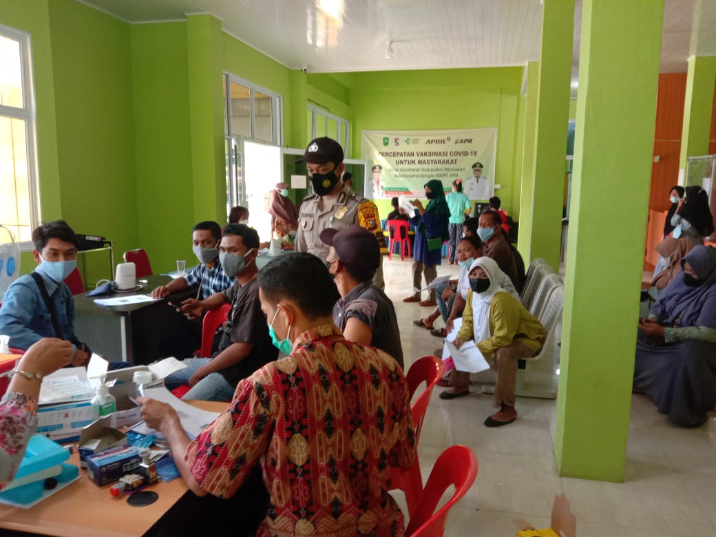 Polsek Kuala Kampar Amankan Giat Vaksinasi di Puskesmas