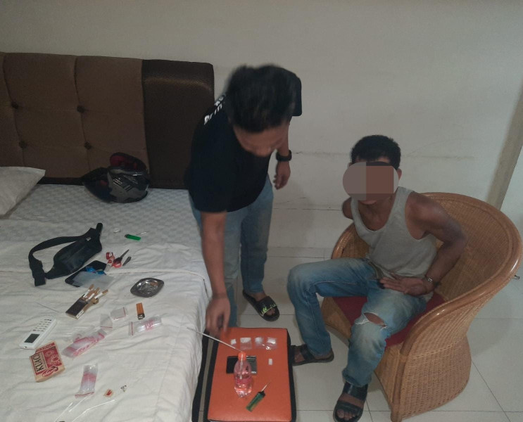 Polsek Lima Puluh Bekuk Seorang Pengedar Sabu di Homestay