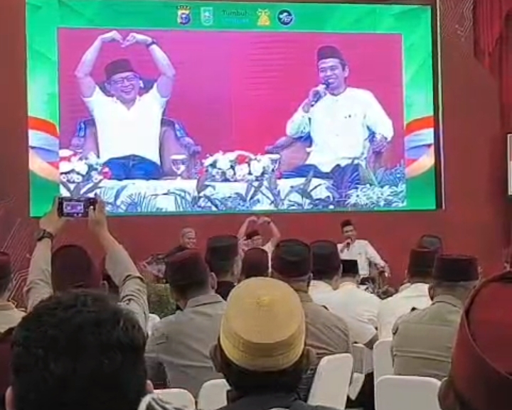 Polda Riau Ajak Jaga Lingkungan dalam Kajian Subuh Bersama UAS dan Rocky Gerung