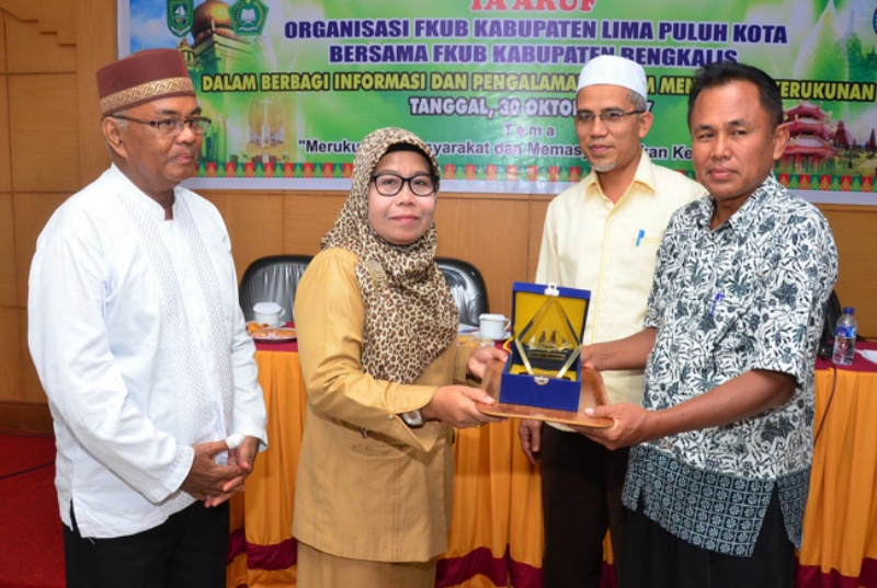 Hj Umi Kalsum: Rajut Harmonisasi Kehidupan Beragama