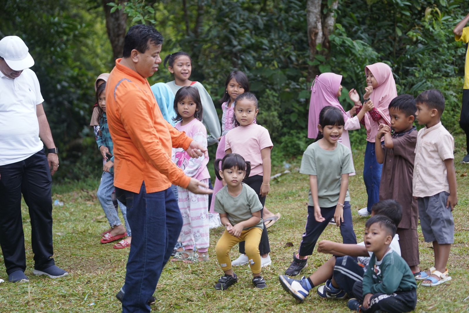 Kunjungi Desa Seberang Cengar, PLT Bupati Dorong Masyarakat Kembangkan Budidaya Tanaman Cabe 