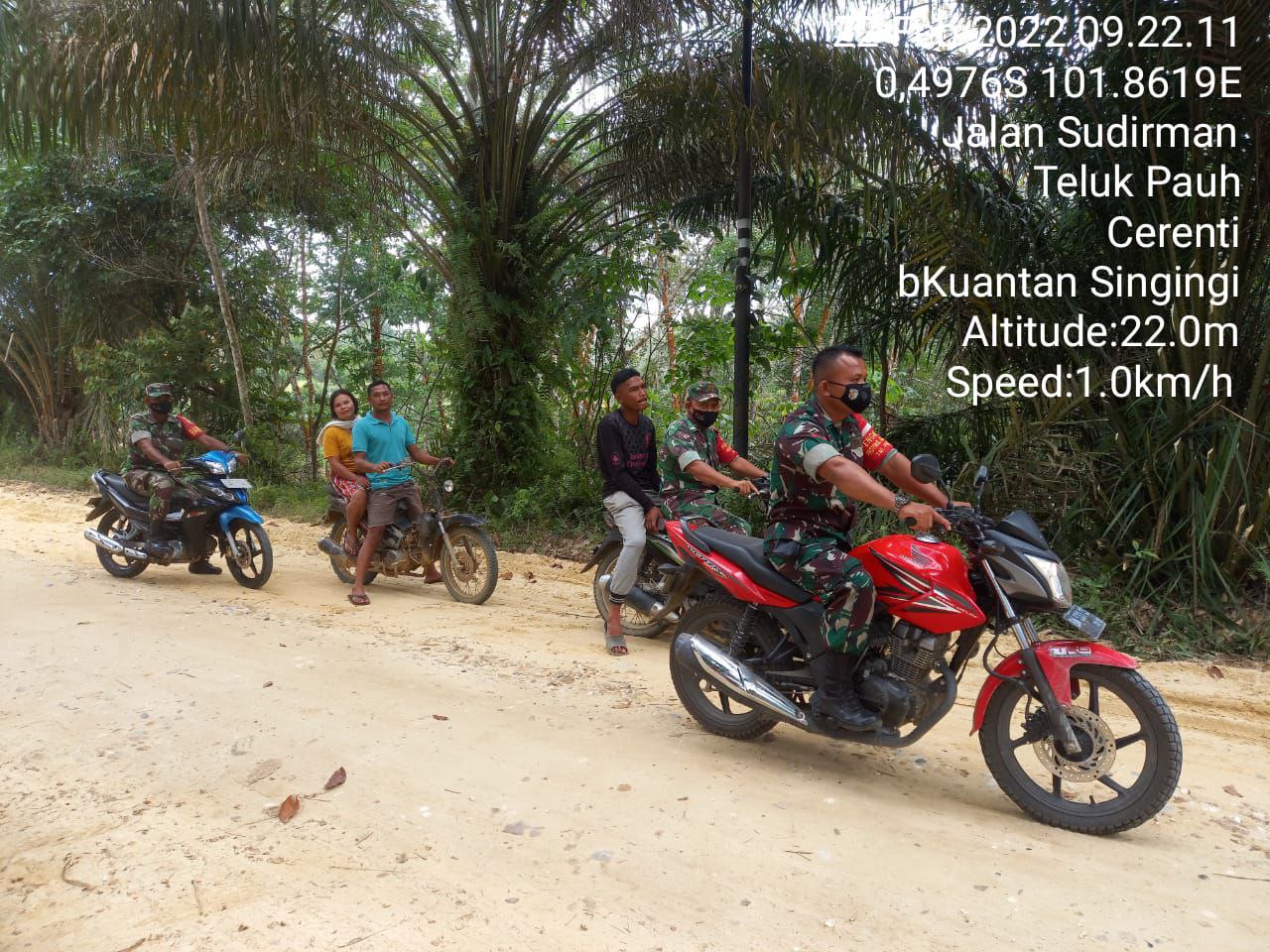 Babinsa Koramil 06/Cerenti  Kodim 0302/Inhu  Cegah Karhutla Dengan Lakukan Sosialisasi Dan Patroli Karhutla Diwilayah Binaan