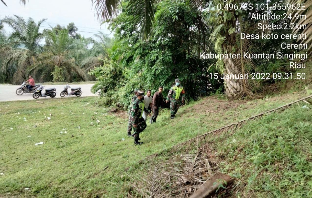 Tingkatkan Pengawasan Karlahut, Babinsa Koramil 06/ Cerenti Dim 0302/ Inhu Laksanakan Patroli dan Sosialisasi Kepada Masyarakat Desa Koto Cerenti Kecamatan Cerenti