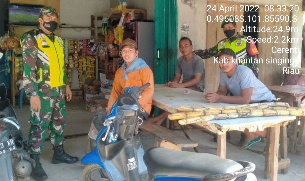 Babinsa Koramil 06/Cerenti Kodim 0302/Inhu Menghimbau Masyarakat Akan Pentingnya Penegakan Protokol Kesehatan di Pulau Panjang Cerenti