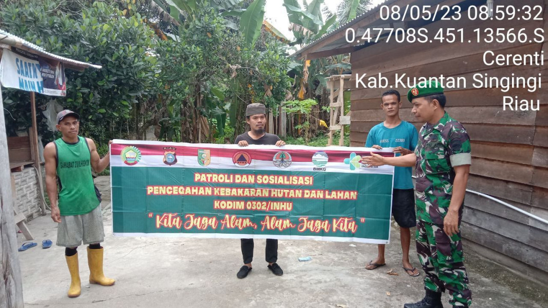 Tingkatkan Pengawasan Karlahut, Babinsa Koramil 06/Cerenti Dim 0302/Inhu di Desa Tanjung Medan Laksanakan Patroli dan Sosialisasi Kepada Masyarakat