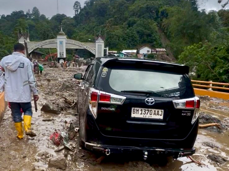 Satu Ditemukan Meninggal, Dua Personel Polda Riau Terseret Banjir Bandang