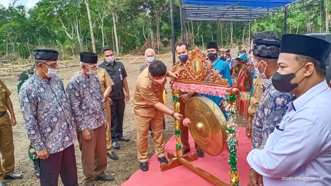 Resmikan Pasar Desa Teluk Pauh  Bupati Himbau Masyarakat Jaga Prokes