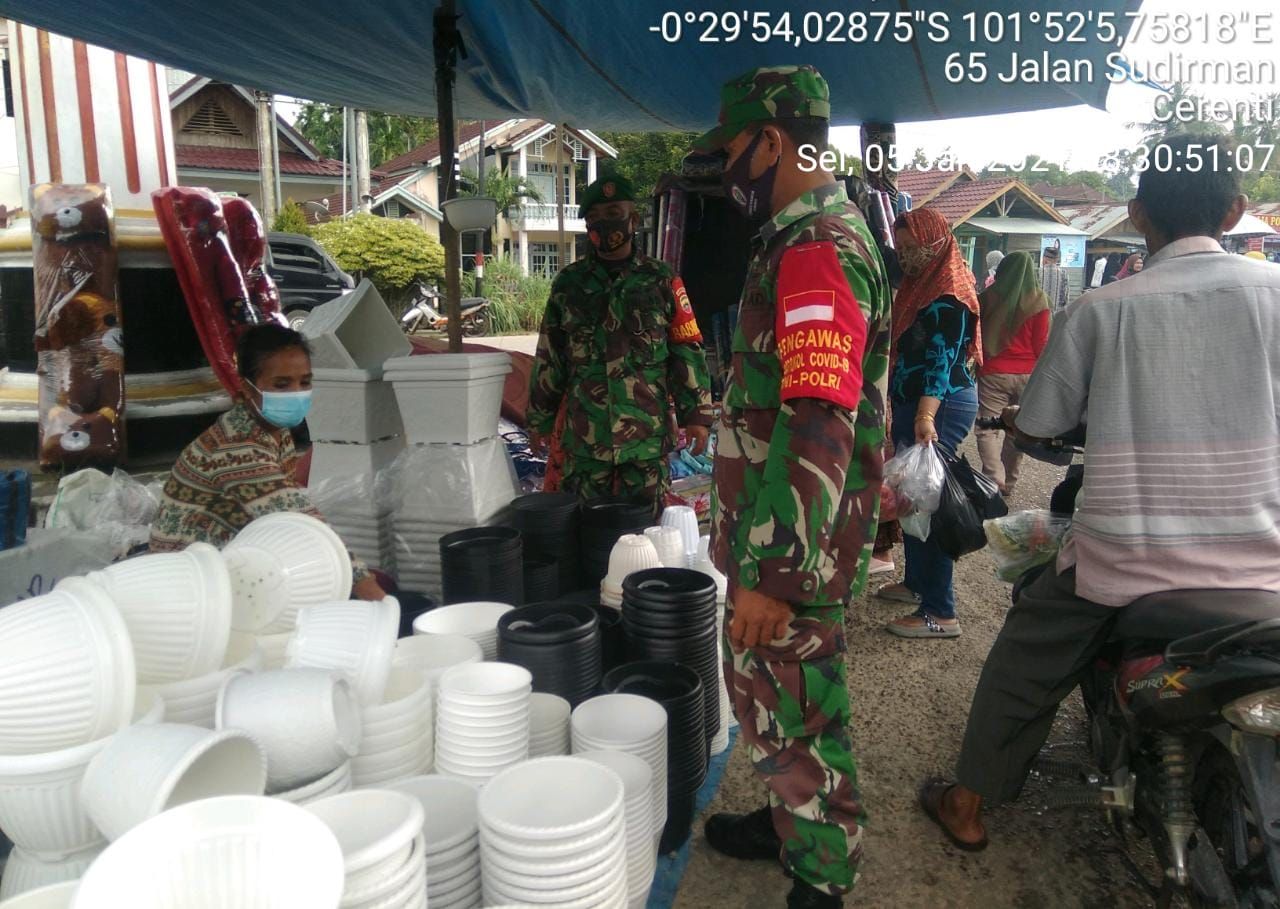 Tindakan Edukasi Dan Persuasif, Babinsa Koramil 06/Cerenti kodim 0302/Inhu Timbulkan Kesadaran Warga Tentang Bahayanya Covid-19