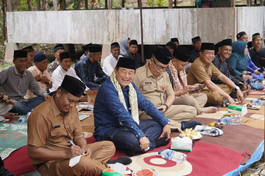 Warga  LTD Antusias Sambut Suhardiman, Suhardiman Amby Perbaikan Jalan Jadi Prioritas Pemerintah