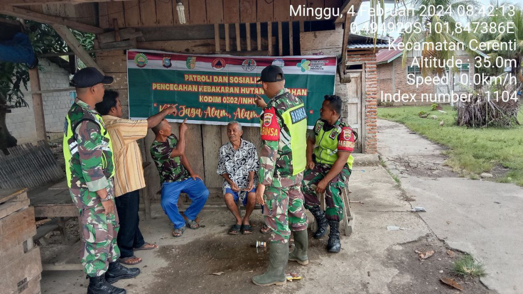 Para Babinsa Koramil 06/Cerenti Kodim 0302/Inhu Kontinyu Laksanakan Patroli Dan Sosialisasi Kepada Masyarakat Antisipasi Kebakaran Hutan Dan Lahan