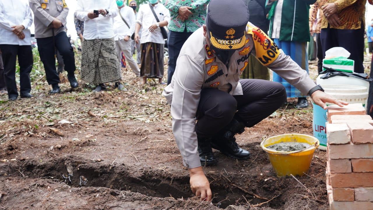Kapolda Riau letakkan Batu Pertama pembangunan 2 Ponpes di Kabupaten Siak