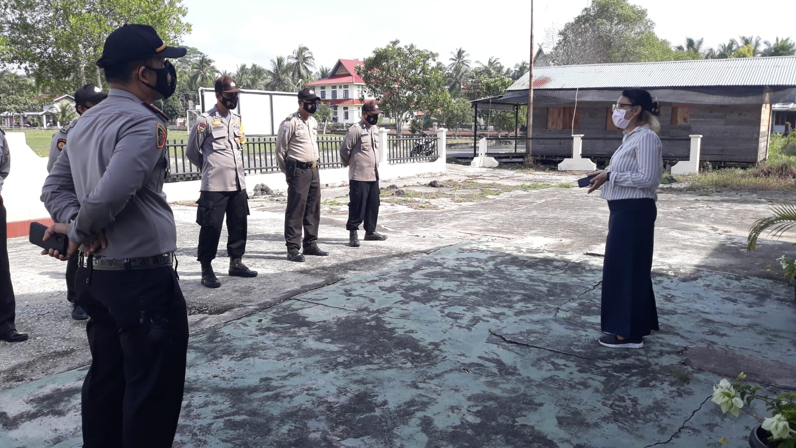 Personel Polsek Kuala Kampar Diberikan Edukasi Penanganan Covid-19 oleh Pihak Puskesmas