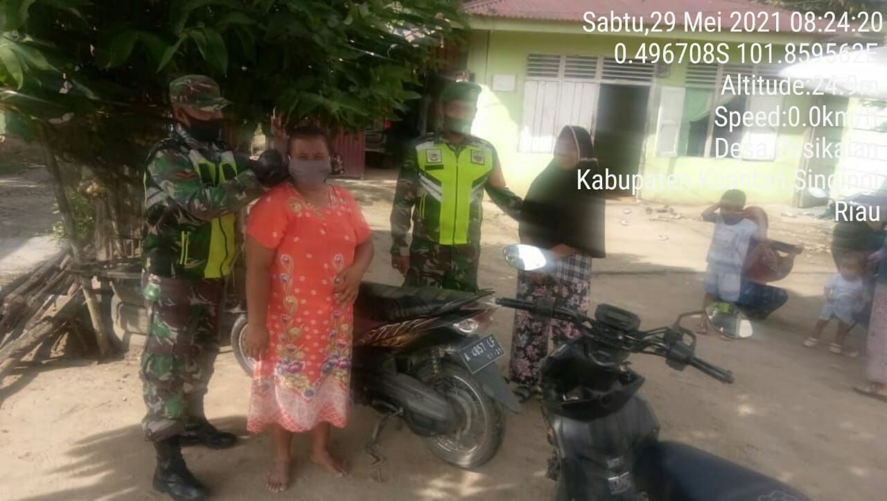 Penegakan Disiplin Protokol Kesehatan Oleh Babinsa Koramil 06/Cerenti Kodim 0302/Inhu di Desa Binaan
