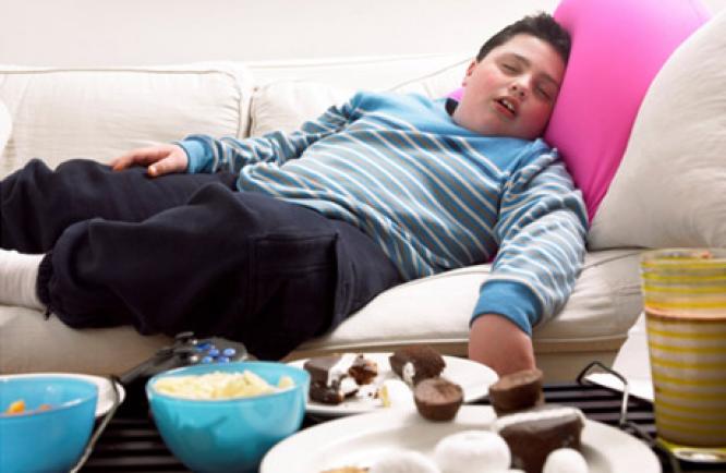 Ini 7 Bahaya yang Bisa Terjadi Kalau Kamu Tidur Setelah Makan