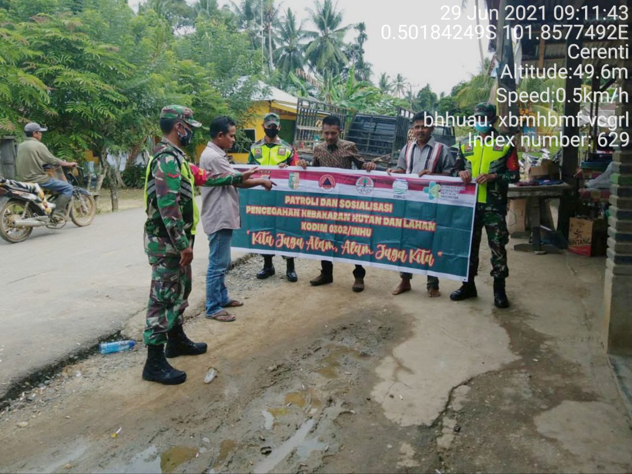 Koramil 06/Cerenti Terus  Sosialisasikan Dan Patroli Tentang Bahaya Karhutla Di Wilayah Binaannya Desa Seberang Pulau Busuk