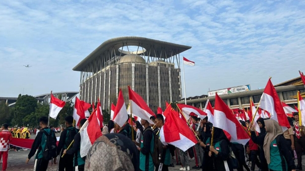 Wujud Cinta Tanah Air, Pemprov Riau Ajak Seluruh Lapisan Masyarakat Kibarkan Bendera Merah Putih