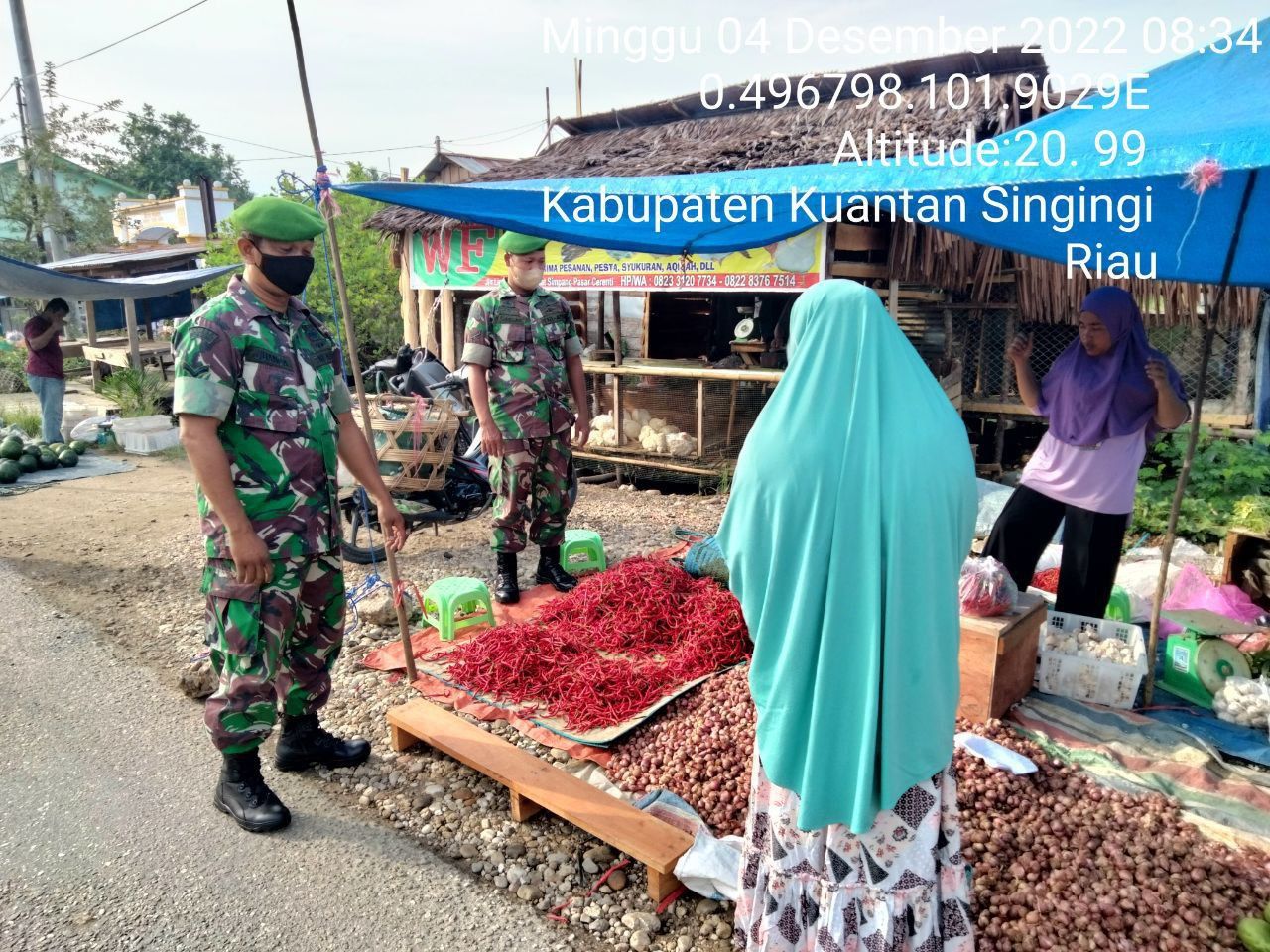 Kopda Juanda Babinsa Koramil 06/Cerenti Dim 0302/Inhu  Berikan Sosialisasi Serta Himbauan Kepada Warga Agar Patuhi Prokes Covid-19