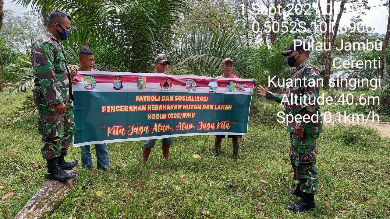 Antisipasi Kebakaran, Babinsa Koramil 06/Cerenti Dim 0302/Inhu Gelar Patroli Karhutla Bersama Warga Desa Pulau Jambu Kecamatan Cerenti
