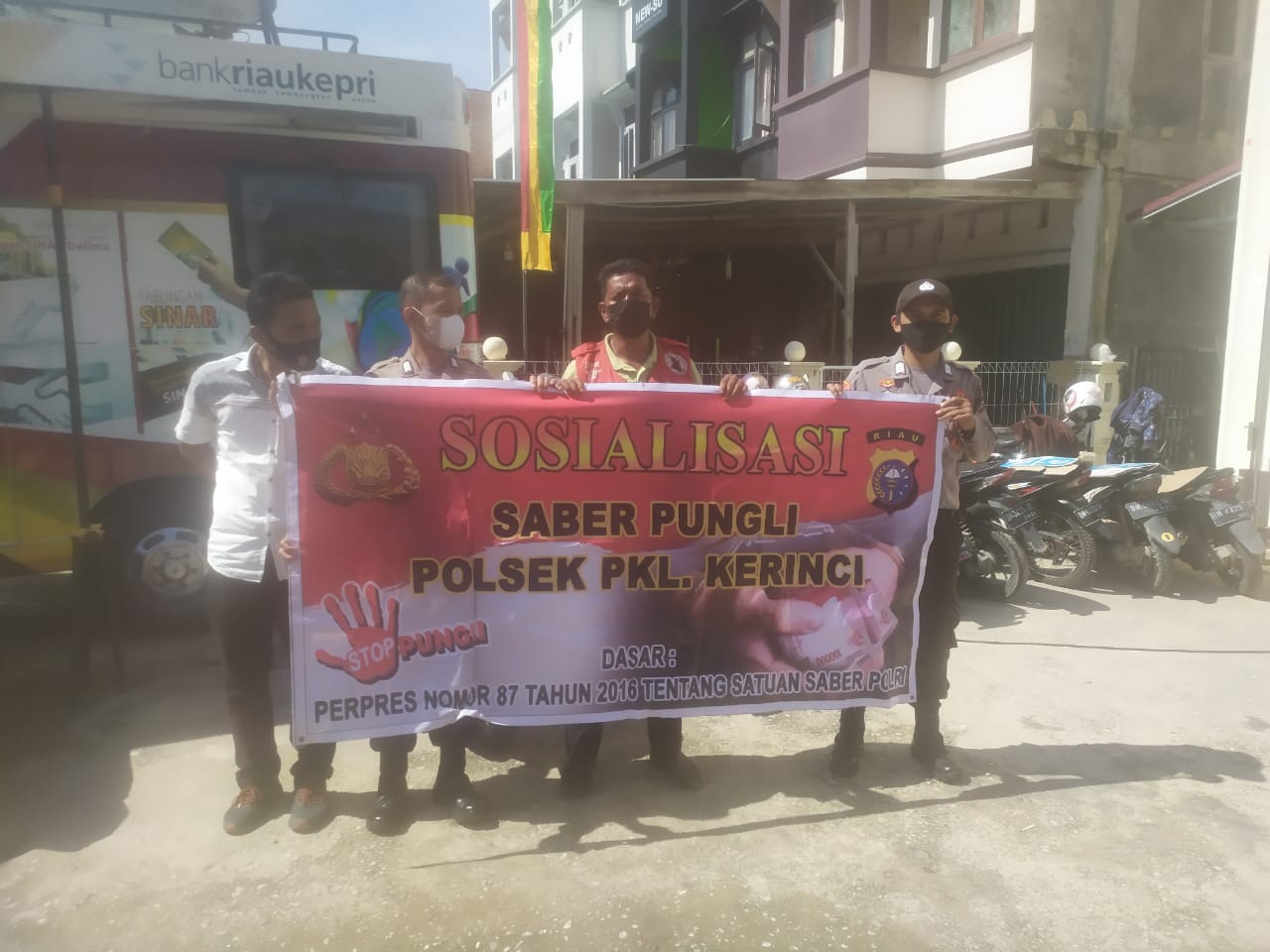 Polsek Pangkalan Kerinci Gencarkan Sosialisasi Saber Pungli Terhadap Petugas Parkir